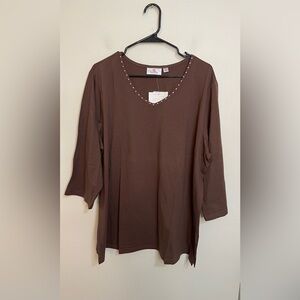 Quacker Factory Women’s Rhinestone Studs Top 3/4 Sleeves V- Neck Size 2XL.NWOT